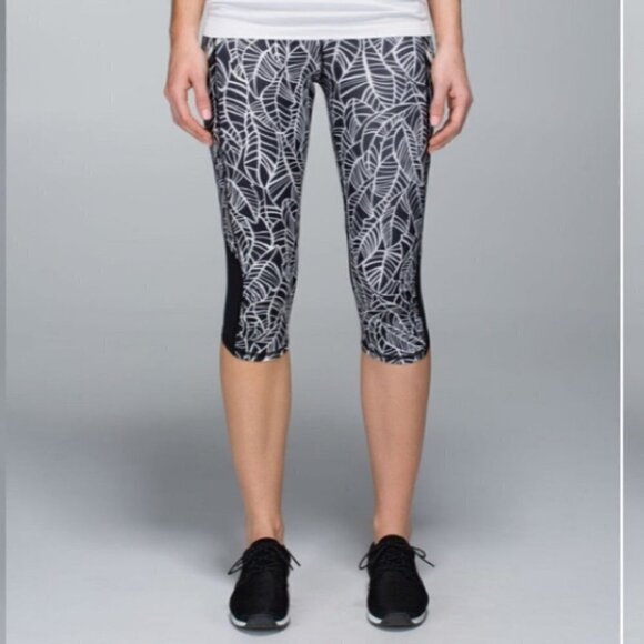 LULULEMON run a marathon crop II leggings in black and white size 4 - Picture 2 of 15